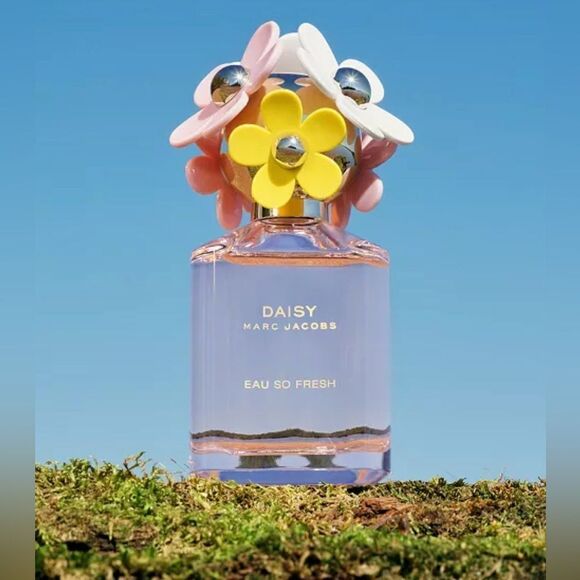 Marc Jacobs Daisy Eau So Fresh 4.2 oz Eau de Toilette & Body Lotion Set … - Picture 4 of 17